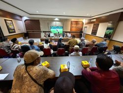 Sengketa Lahan, Puluhan Warga Gotong Royong Geruduk Polresta Bandarlampung